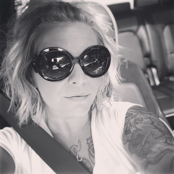 Meet your Posher, Nikki - Picture 1 of 1